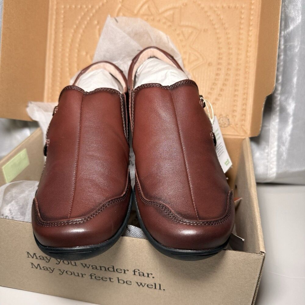 Brand New Taos ENCORE Women's Slip On Shoe Black US Size 8.5M Whiskey Brown